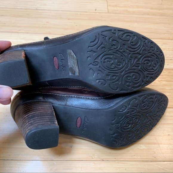 CLARK’S Artisan heeled ankle boots, 8.5. - Picture 7 of 8